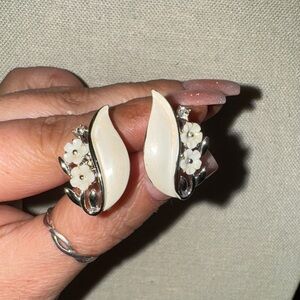 Vintage Lisner Lucite and Enamel Earrings